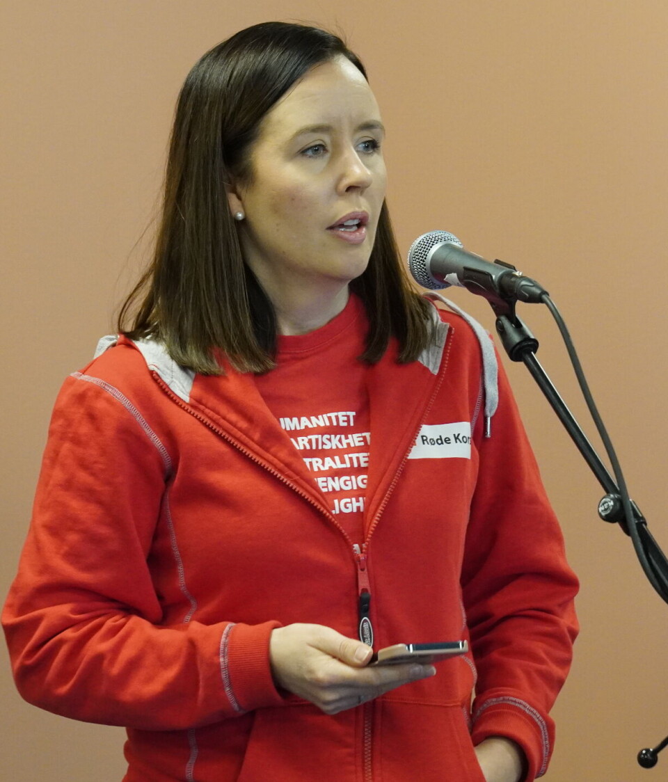 KONFERANSIER: Lokalforeningsleder Karina Giertsen Linde ledet de besøkende trygt gjennom programmet.
