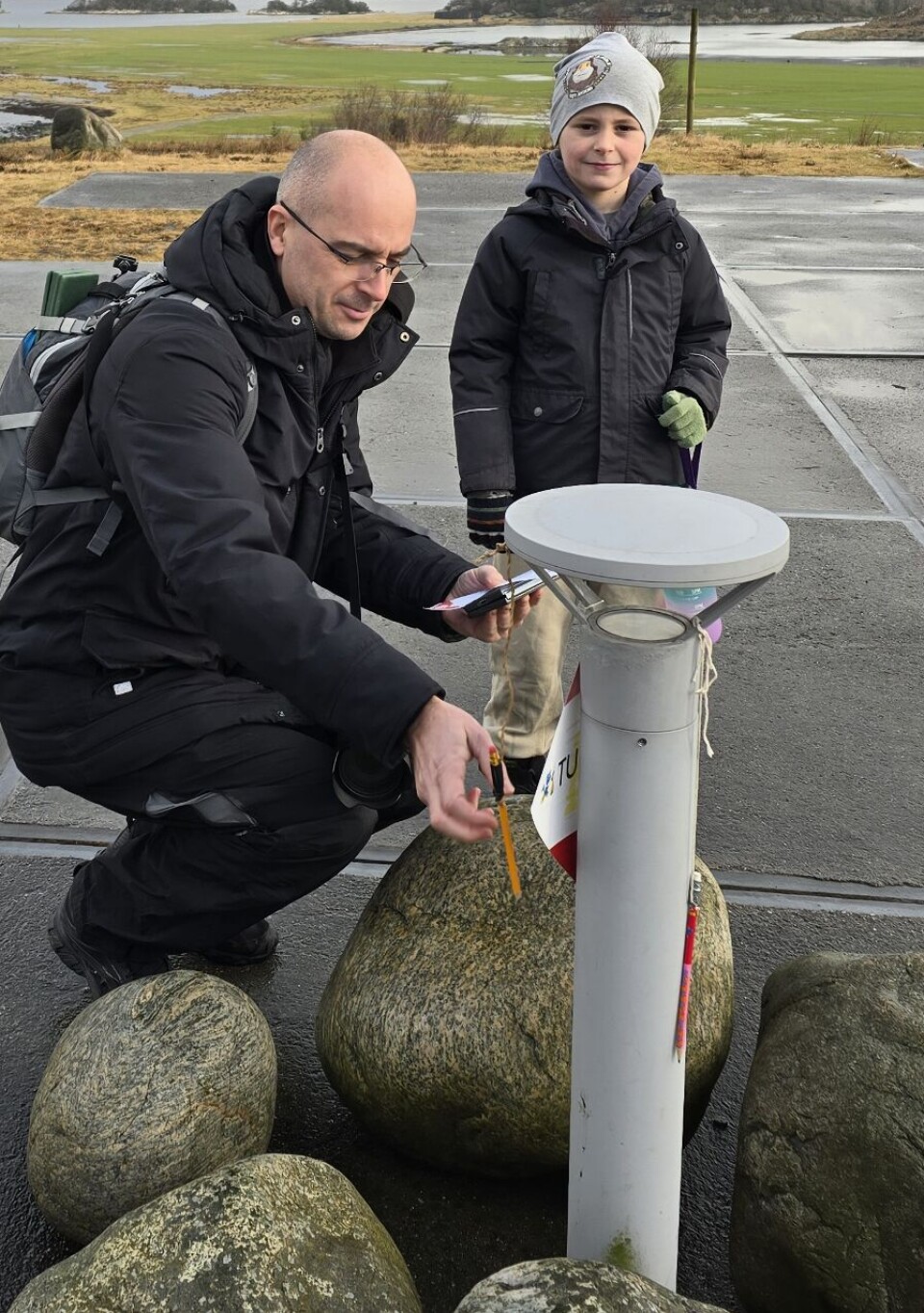 Dalibor og Filip (7) holder på med oppgave.