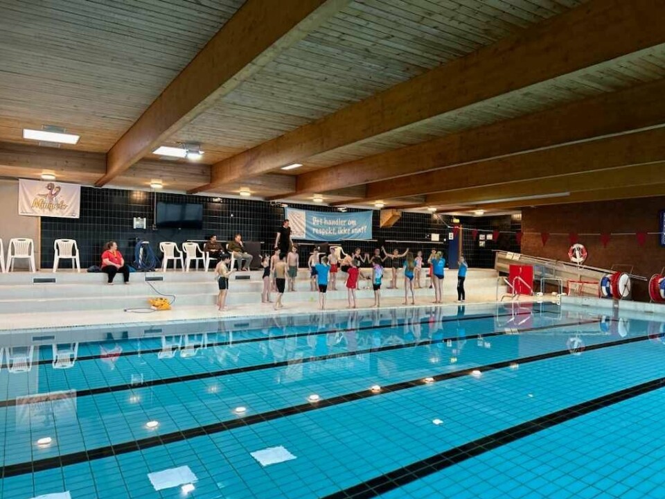 VANNMORO: Her er deltakerne i gang på første dag av kurset