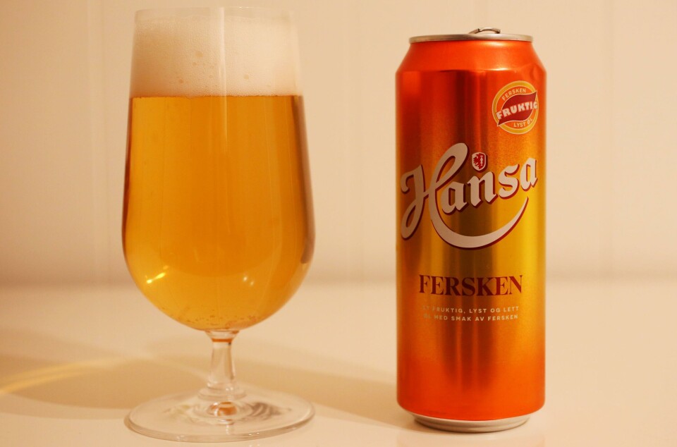FERSKENØL FRA HANSA: Det føles som om tungen skrumper inn til en tørr svamp. Det er kanskje da meningen at man skal ta seg en ny slurk, men ellers takk. Styr unna!» er Inge Abrahamsens dom.