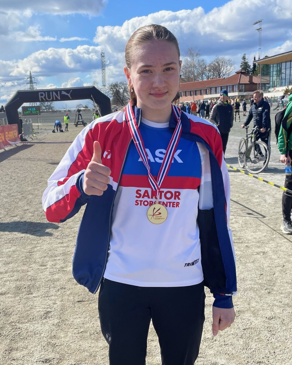 GULL: Det er bare til å gratulere Ronja Furevik med gull i UM terrengløp.