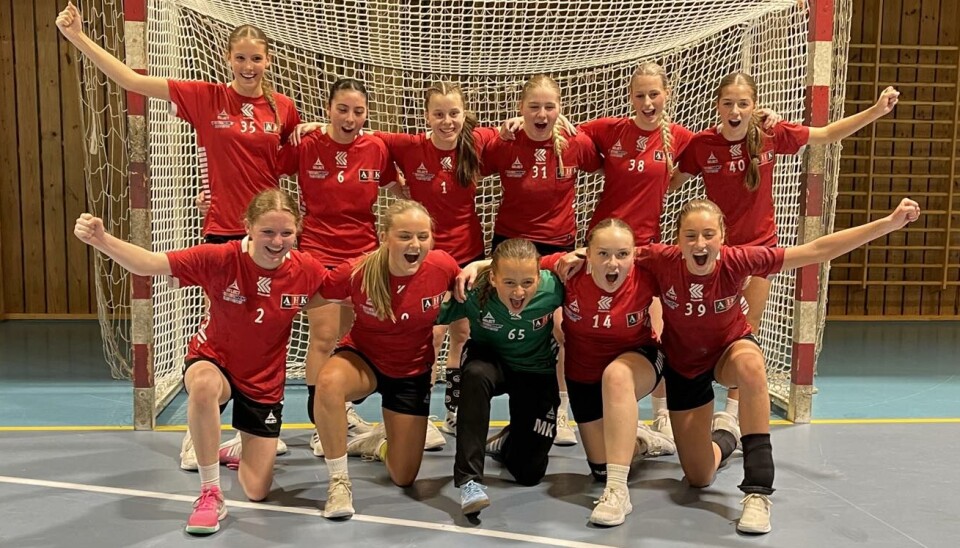 BRONSE: Det ble bronse til J15 etter å ha vunnet stort i bronsefinalen.