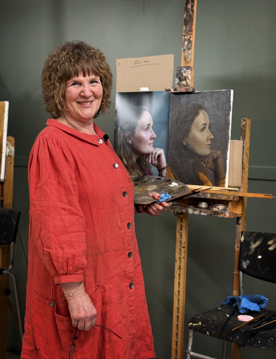 HEMMELIG PROSJEKT: Kursdeltaker Anni Bolstad skal overraske svigerdatteren med et portrett.