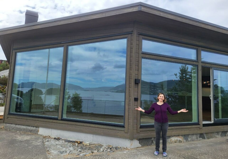 PANORAMAUTSIKT: Huseier Simin Sabri setter stor pris på den flotte utsikten gjennom de nye vinduene.
