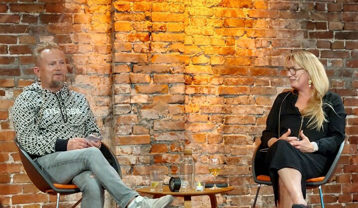 LITTERATURHUSET: Hallgeir Opedal i samtale med forfattar Marit Eikemo.