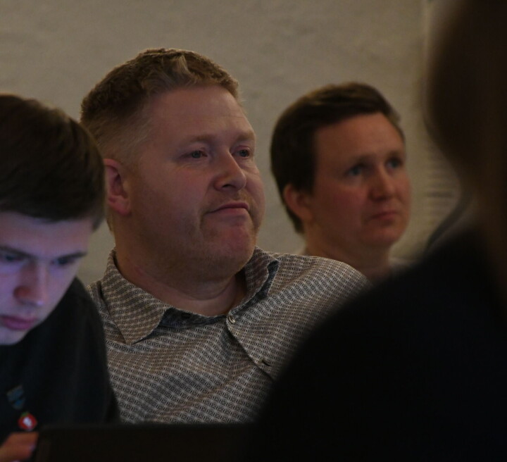IRRITERT: Rolf Magne Fromreide i Askøy Frp anfører at mange av partiene holder innbyggerne for narr når de sier én ting på folkemøtene, og stemmer noe annet i kommunestyret.