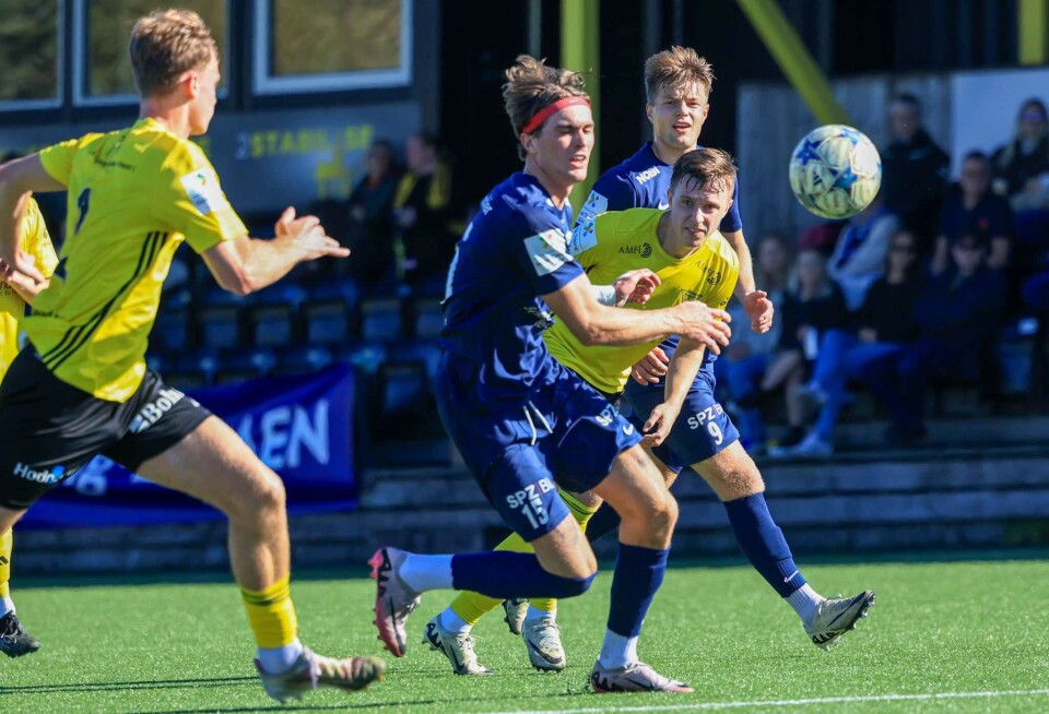 TAP: Embrik Aasbø og lagkameratene hans i Askøy Fotball fikk det tøft borte mot Os.