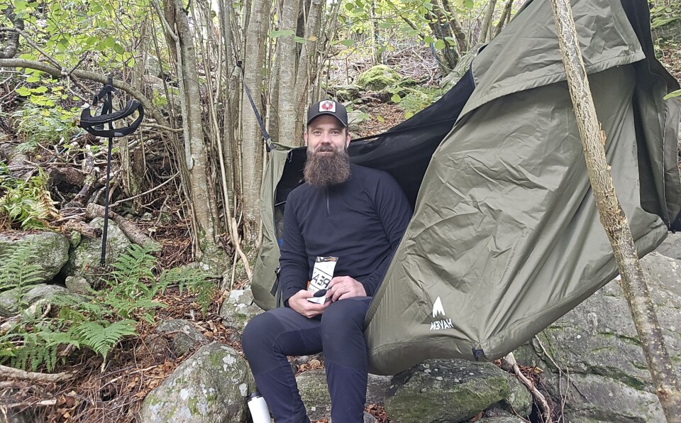 FØRSTE CAMP: Slik kommer Arild Fromreide til å campe på sin ferd mot Kristiansand. Her fra første overnatting på Bildøy.