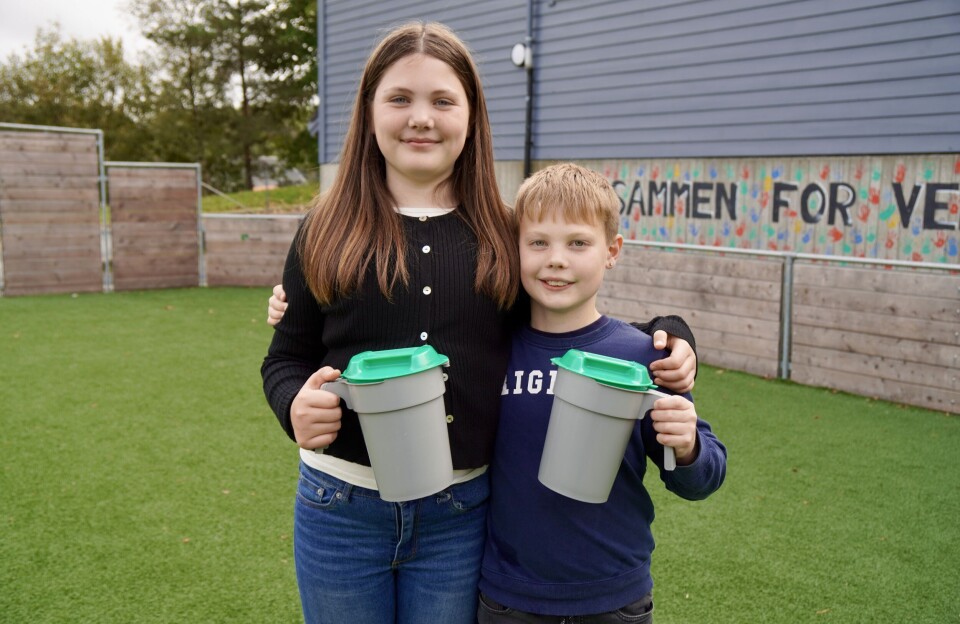 FASTE BØSSEBÆRERE: Sol Aleksandra og Ask Andreas har vært faste bøssebærere for TV-aksjonen så lenge de kan huske.