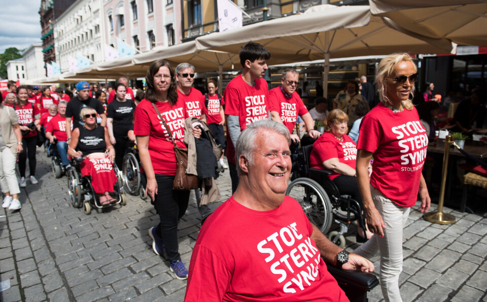 «STOLT, STERK OG SYNLIG»: Jan Kåre Stura var godt tydelig til stede under Stolthetsparaden 2016 i Oslo – arrangert av Uloba for å sette fokus på diskriminering av funksjonshemmede og styrke retten til Borgerstyrt personlig assistanse.