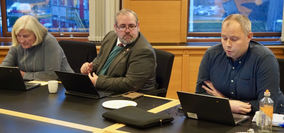 SH: Stig Abrahamsen i Frp skuler over på Espen Aasebø i det han kaller «Sosialistisk Høyreparti»