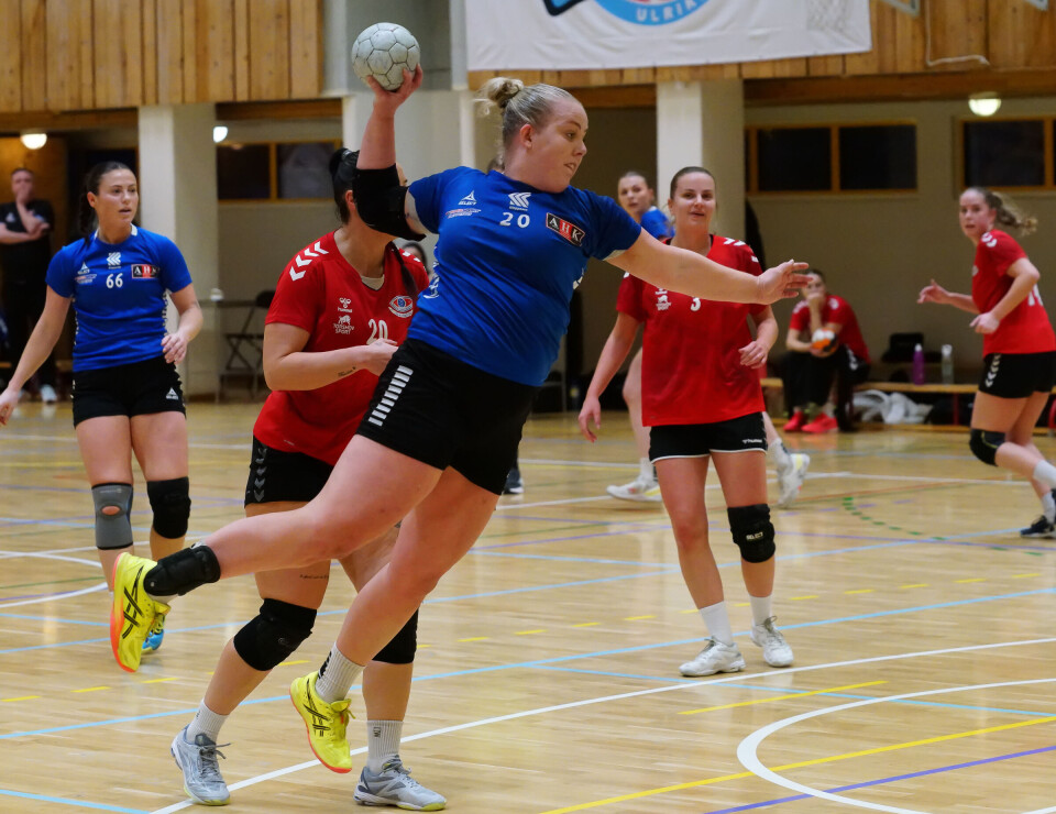 FOKUSERT: Sanna Aasebø er tydelig på at spillene må være fokusert og klart til kamp. Her fra da Askøy slo Bergen forrige måned.