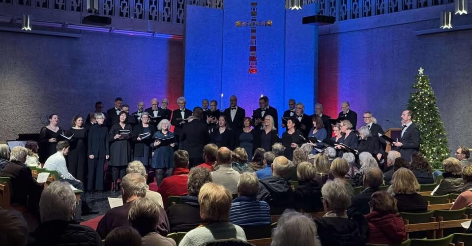 JULEKONSERT: Både Follesø mannskor, Os Vocalis og Askøy kulturskole leverte varene i Strusshamn kirke søndag.