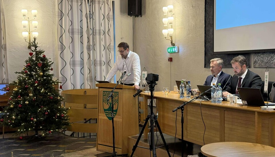 DEBATT: Vidar Davidsen (H), kommunedirektør Ørjan Forthun og ordfører Yngve Fosse debatterer budsjettet.