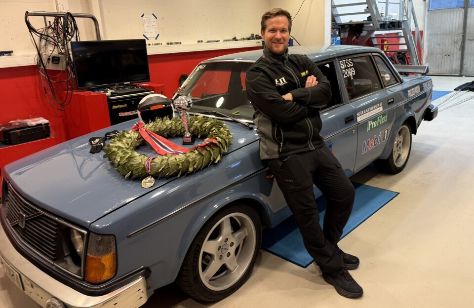 VANT: Raymond Skaar fra Florvåg gikk helt til topps i dragracing med sin Volvo 240. Ikke rart han er stolt