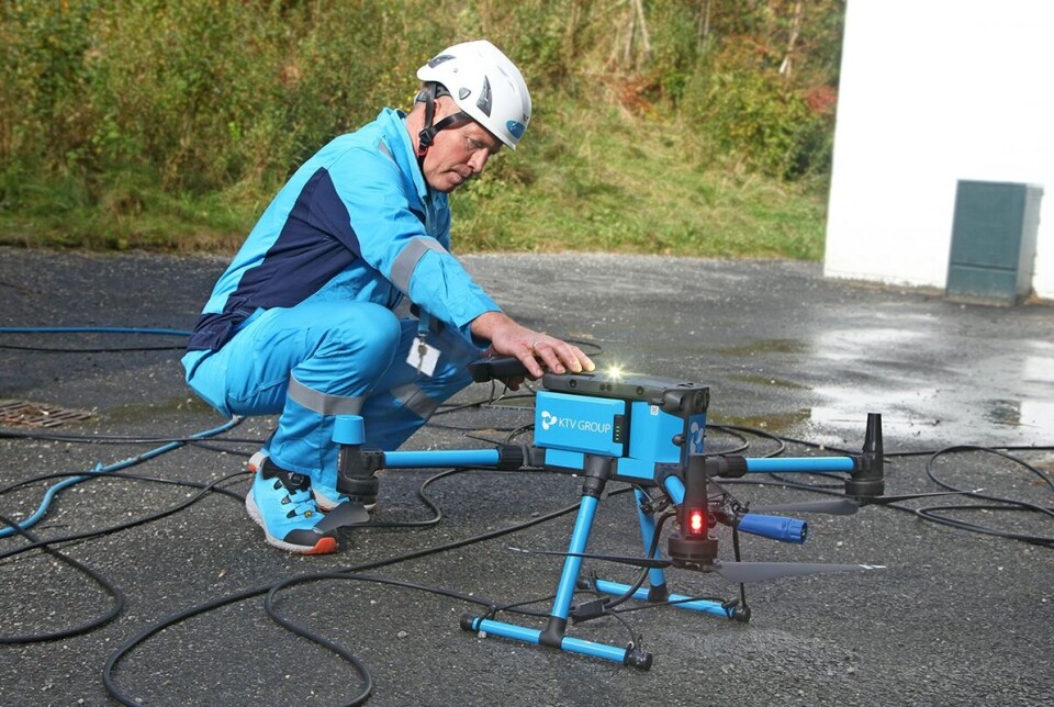 DRONESTRID: - Min påstand er at Hansen ikke står løpet ut fordi han ikke er interessert i en rettsprosess, sier Kennet Nilsen – her med en av dronevaskerne.