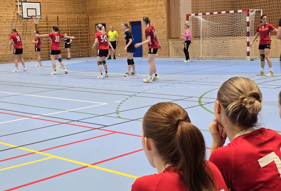 KONSENTRERT: Det var en mer fokusert gjeng som kom ut i 2. omgang i Bøneshallen.