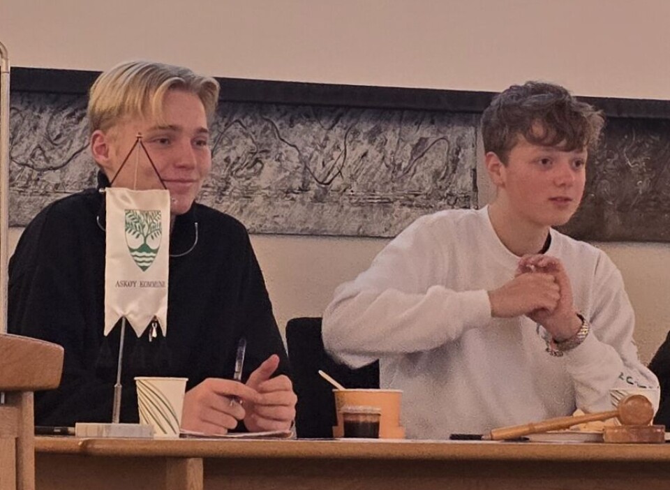 KONTROLL: Varaordfører Oliver Golten (t.v.) og ordfører Marcus Askildsen leder møte og går gjennom sakslisten.