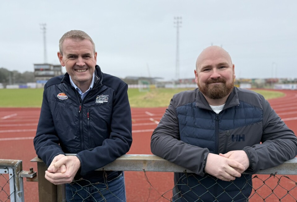 KLARE: Tidligere stafettleder Åge Lavik og nåværende stafettleder Geir Fjeldstad er klare for å ta imot askøylag på Ågotnes 31. mai.