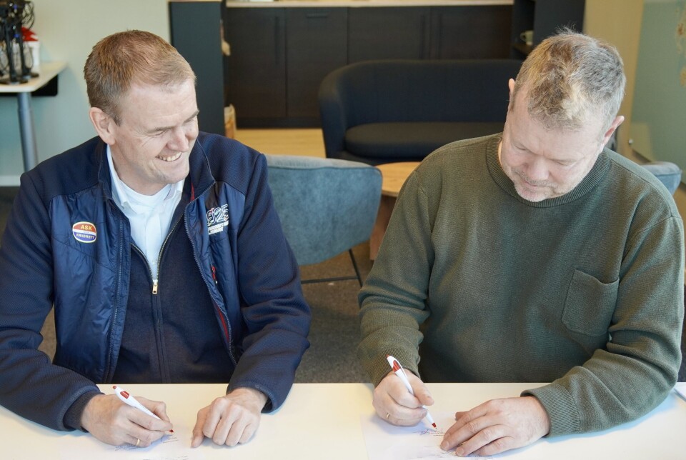 UNDERTEGNET MEDIEAVTALE: - Det er viktig å skaffe seg en lokal mediepartner som kan fronte NM, sier Åge Lavik. Til høyre: Yngve Johnsen.
