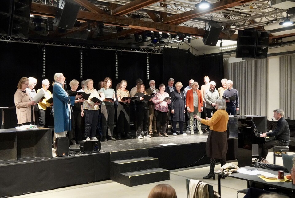 INSPIRERTE: Korfuh gjorde en imponerende fremførelse av «Ancient Mother», og fikk senere alle korene opp på scenen for å synge den samme sangen.