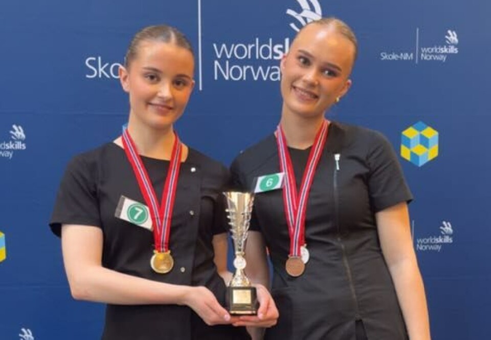 GULL OG BRONSE: Zora Lotte Yri og Tiril Bjorøy vant henholdsvis gull og bronse i NM i hudpleie på VG2.