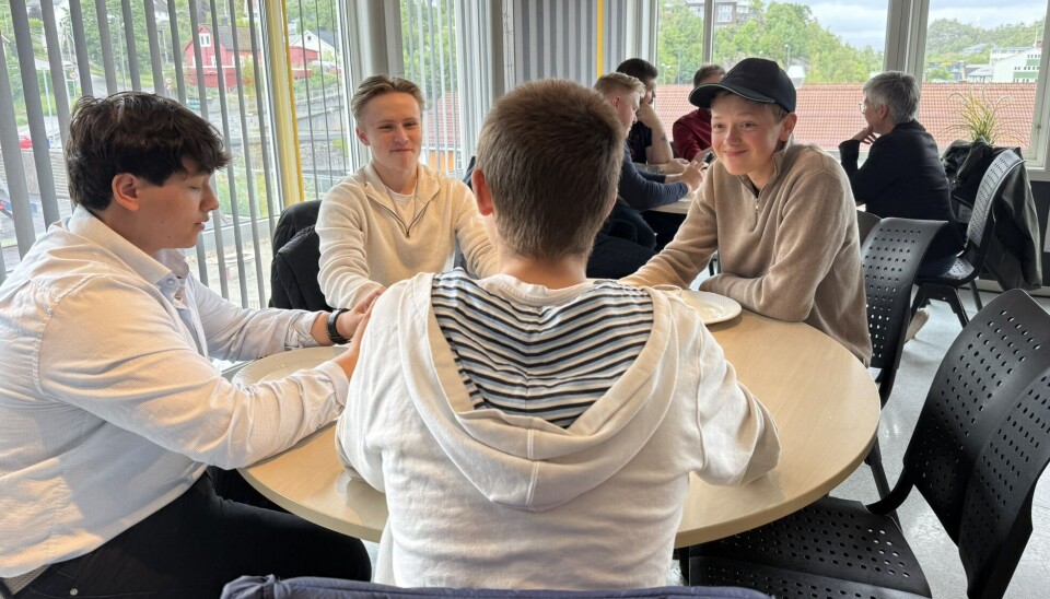 UKS: Møtet inneholdt også en oppsummering av UKS-året, og ordfører Marcus Askildsen (th.) styrte som vanlig med stø hånd.