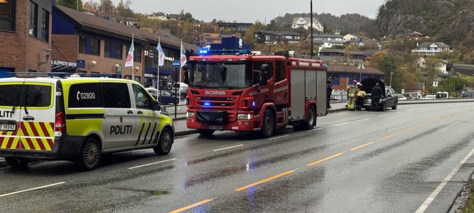 Brann i bil ved Kleppestø senter